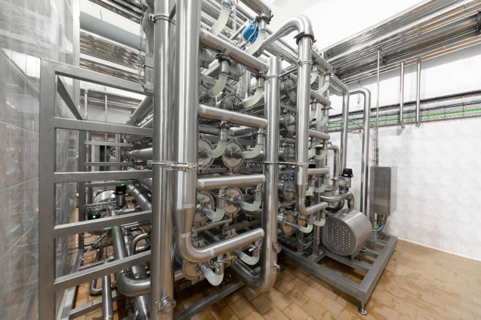 Manifold pipe collaring